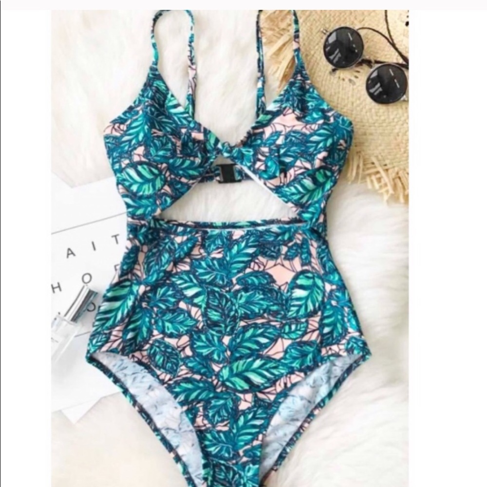 Swimsuit - Picture 2 of 5